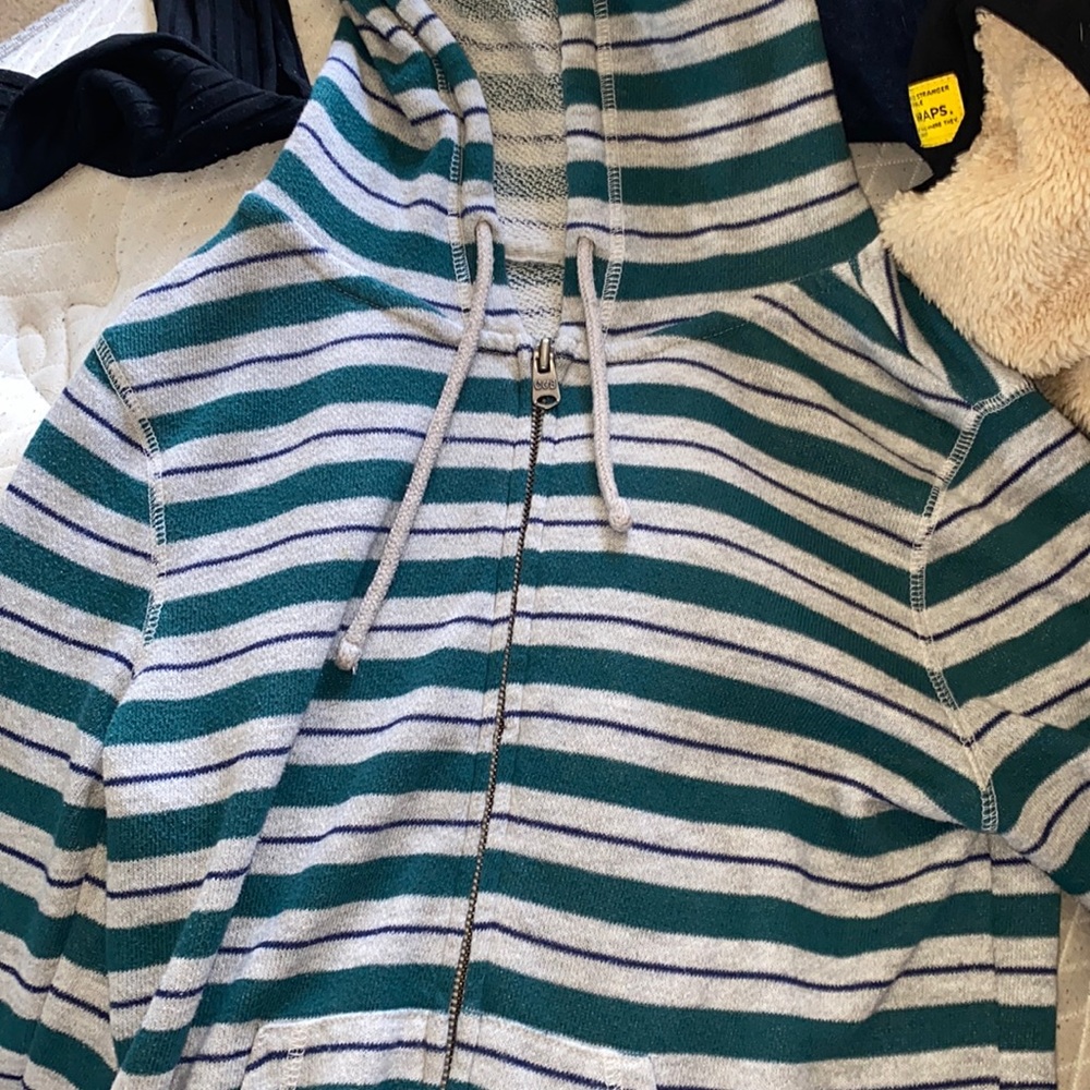 striped sweater,thin material